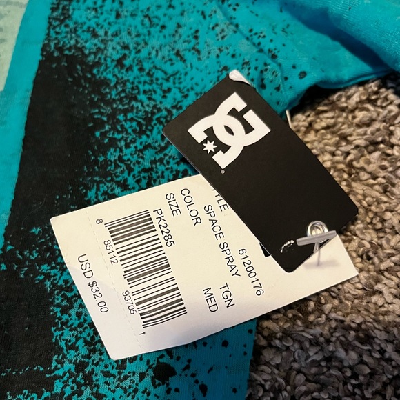 DC Women’s Sz M Top NWT - Picture 2 of 4